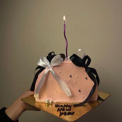 Noir Ribbon Hexagon Cake: