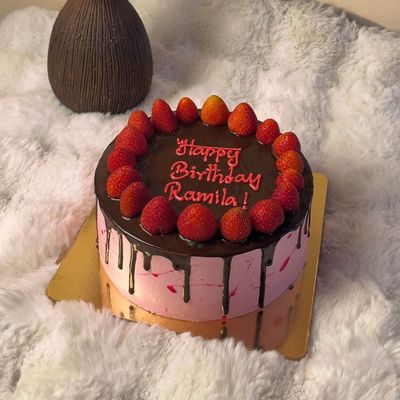 Crimson Chocolate Strawberry Dream Cake-1 pound