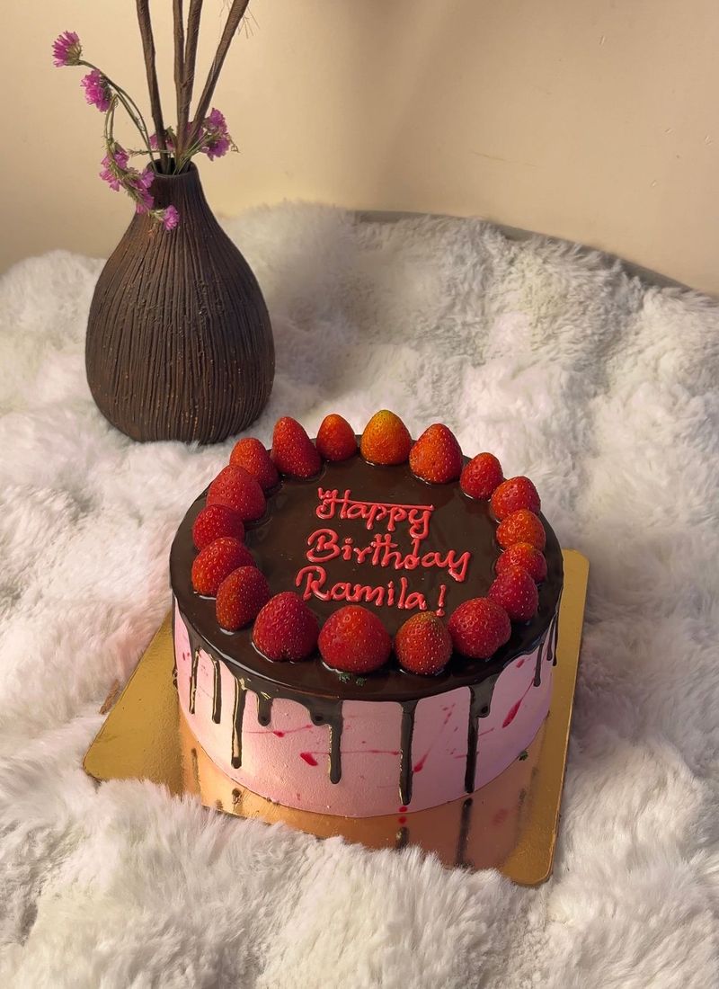 Crimson Chocolate Strawberry Dream Cake-1 pound