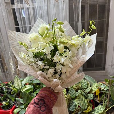White Whisper Bouquet 🤍🌿