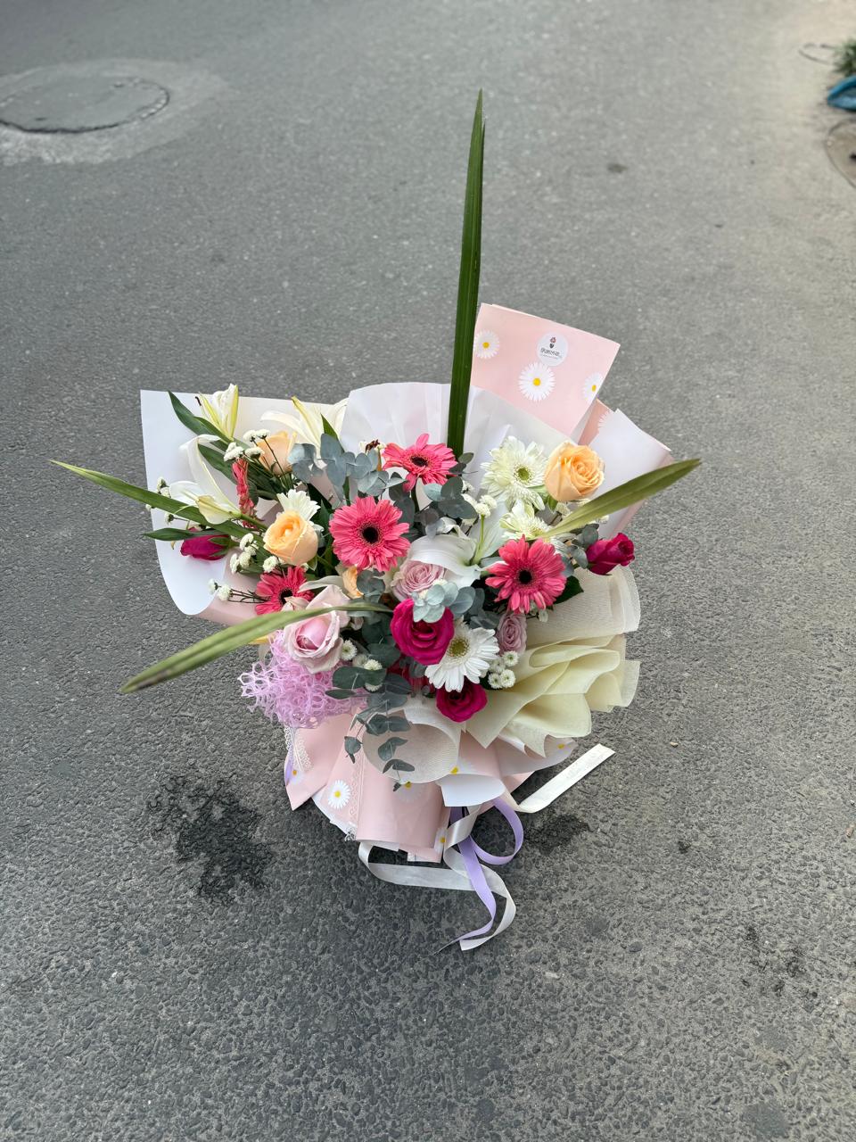 Pastel Elegance Bouquet 🌸🤍✨ A delicate expression of love, happiness, and appreciation, thoughtfully arranged to make every moment feel special." 💕🌿🌸✨