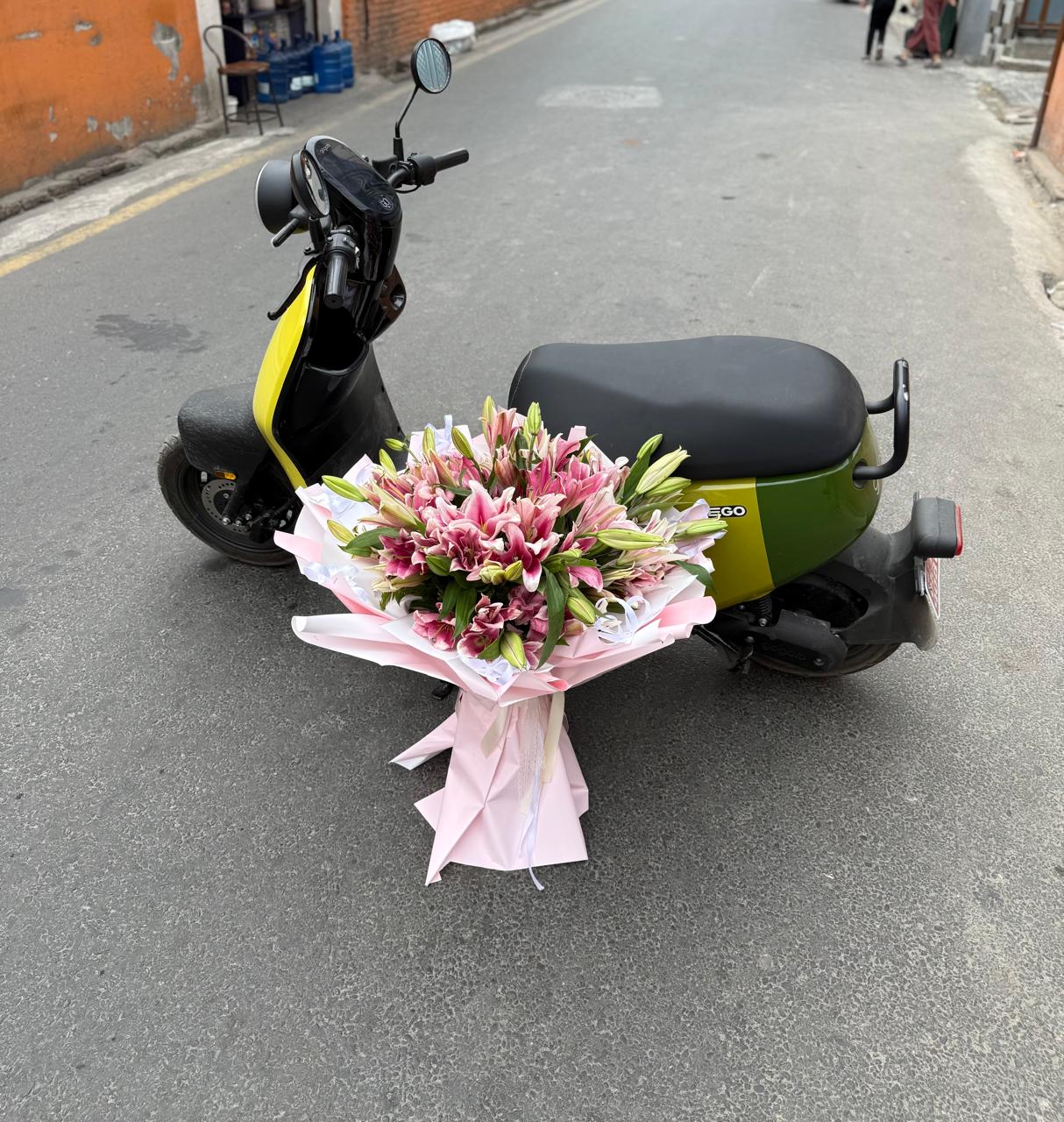 Pink Stargazer Lily Grande Bouquet 🌸✨ "A celebration of beauty, success, and heartfelt admiration—expressed through the timeless elegance of Stargazer Lilies." 💕🌸✨