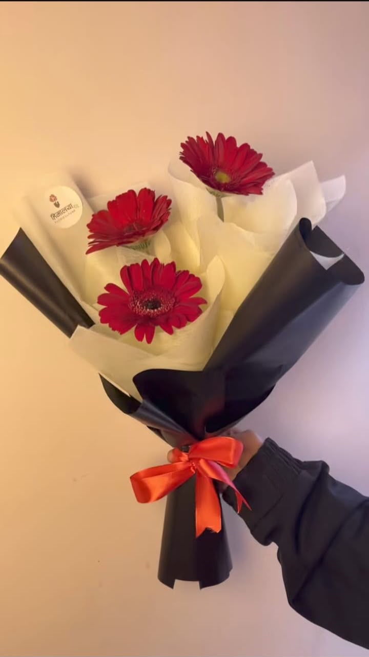 A thoughtful floral arrangement designed to express love, gratitude, and appreciation. Perfect for showing someone special how deeply they are valued and cherished. 💖✨