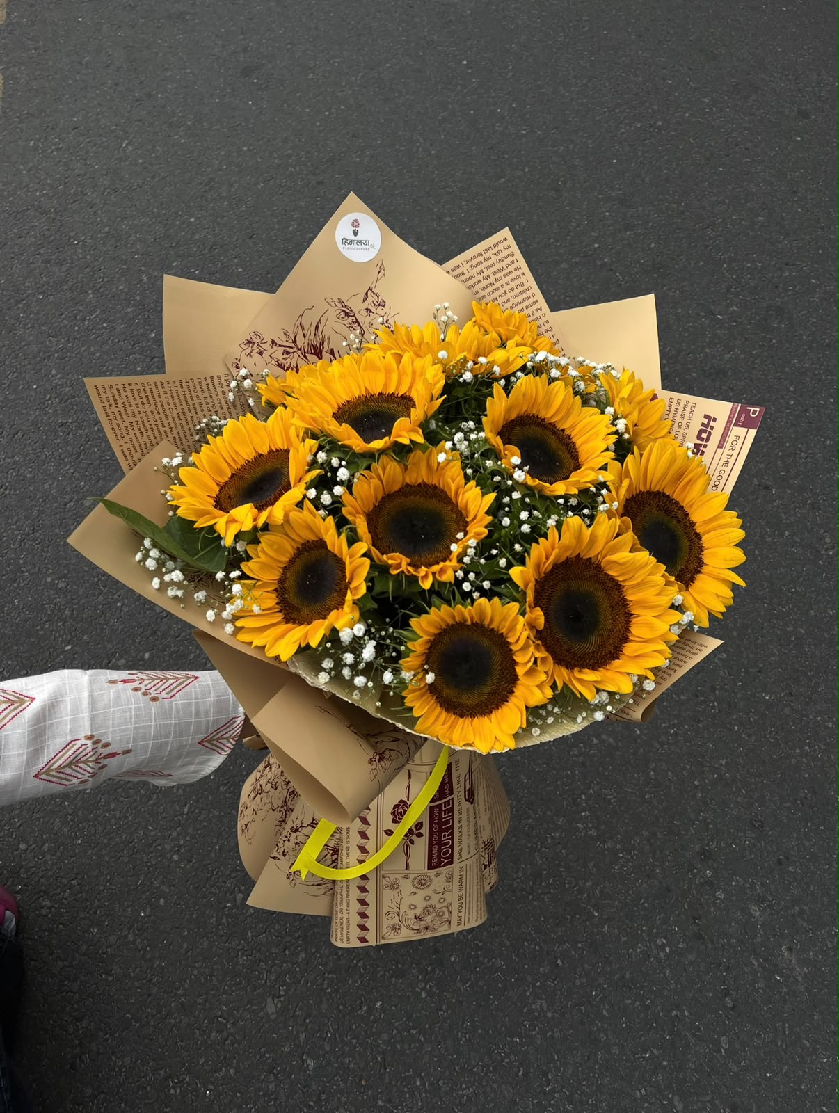12 sunflower bouquet(Happiness, Strength, Loyalty, Hope & Positive Energy)