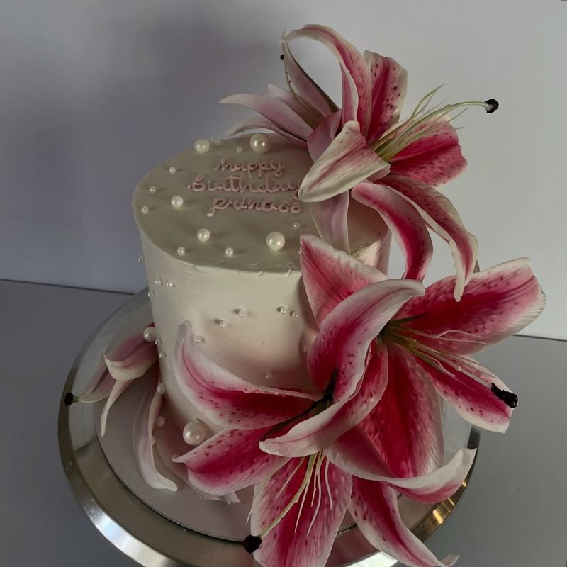 Enchaned Lily Celebration Cake