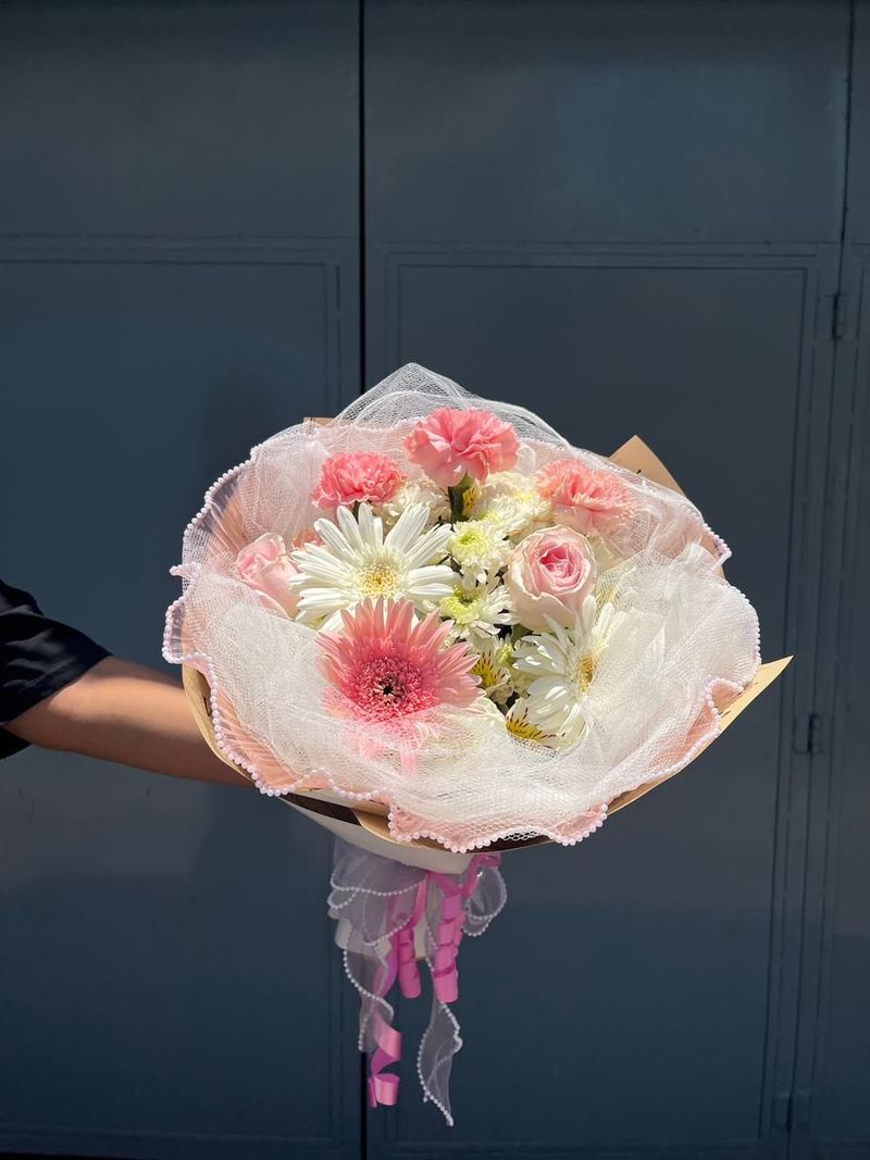 Carnation & Gerbera Daisy Bouquet 🌸