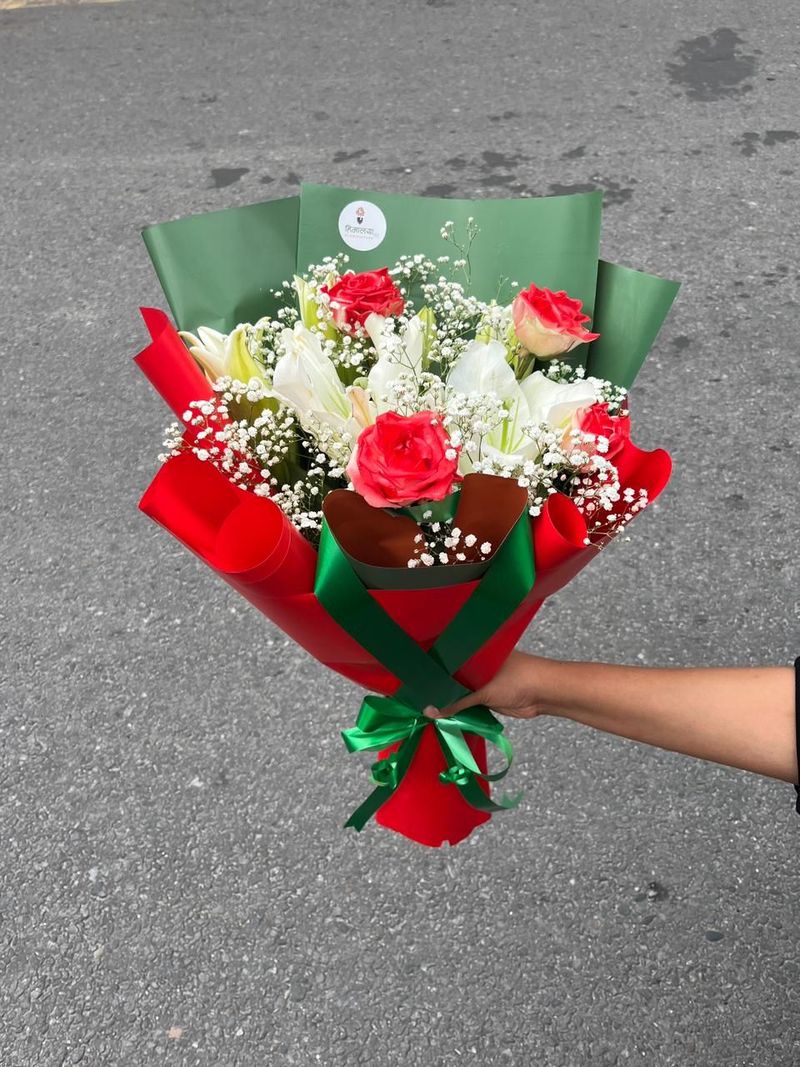 Crimson Horizon – Premium Lily & Red-Dyed Rose Bouquet