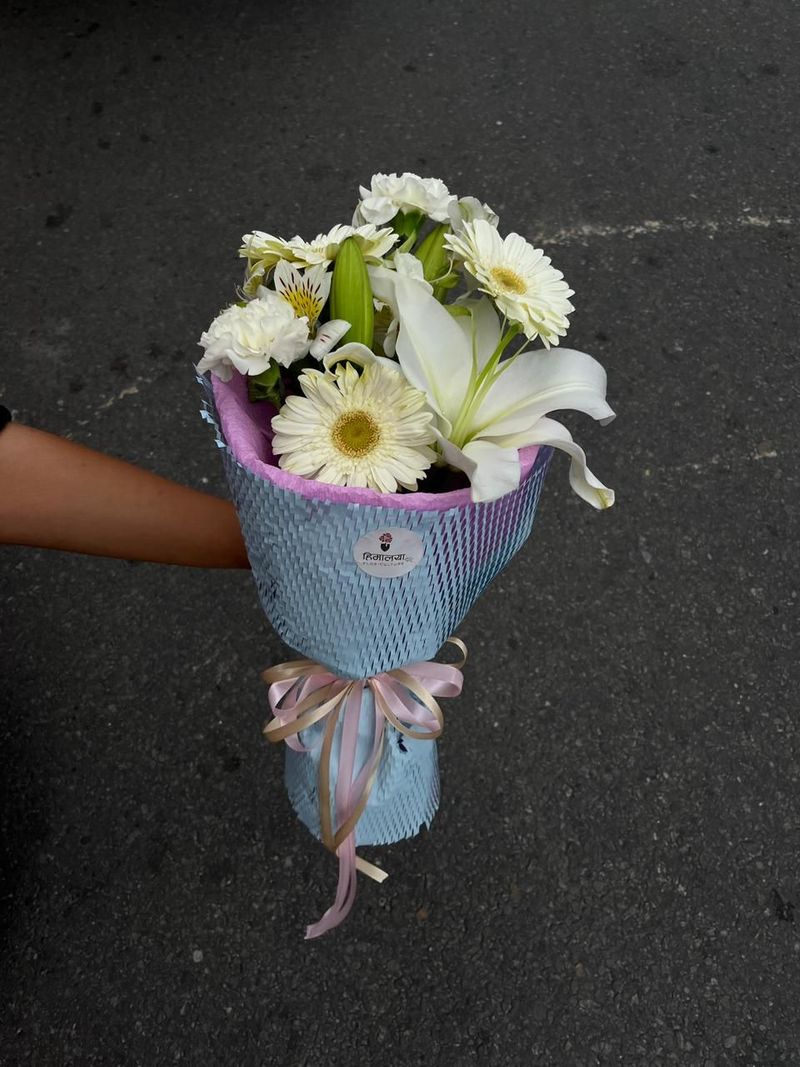 Aesthetic Lily & Mixed Flower Bouquet – Pastel Dreams