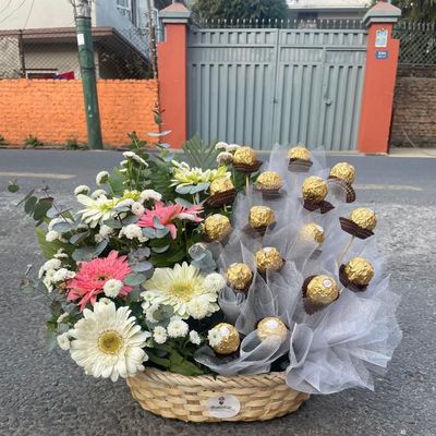 Sunlit Sweetness – Premium Gerbera & Ferrero Rocher Crafted Basket