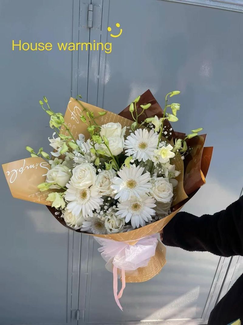 The Exquisite Harmony – Premium Orchid, Rose & Gerbera Showcase Bouquet