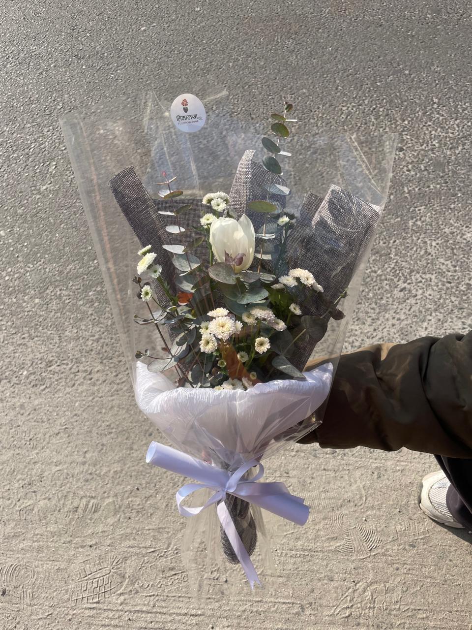 1 Stem Aesthetic White Tulip Bouquet Best For: Budget-friendly gifting, sweet tokens of appreciation, and minimalist floral surprises.