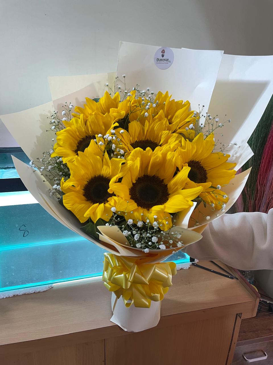 7 Stems Premium Sunflower Bouquet Best For: Reliable premium gifting, cheerful family celebrations, and high-impact floral surprises.