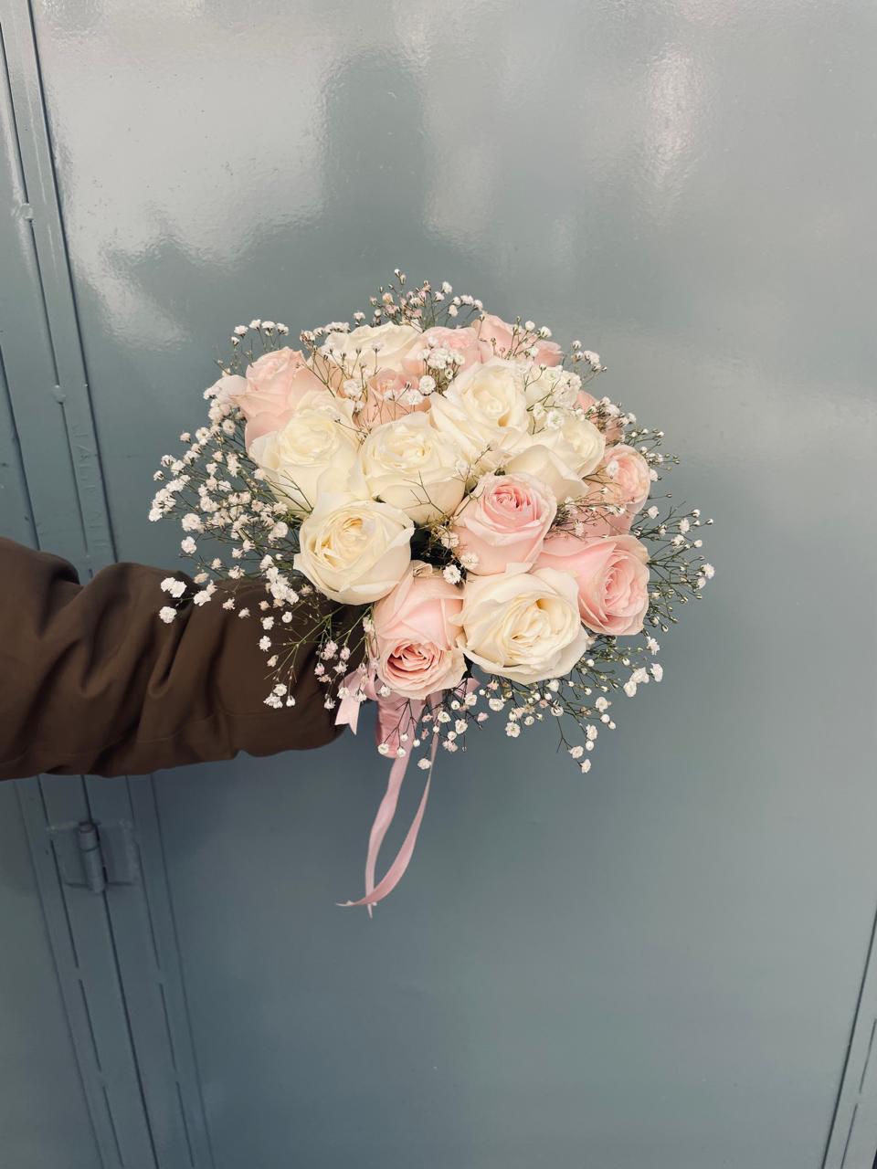 Best For: Trend-conscious recipients, stylish anniversaries, or a sophisticated "just because" surprise.
