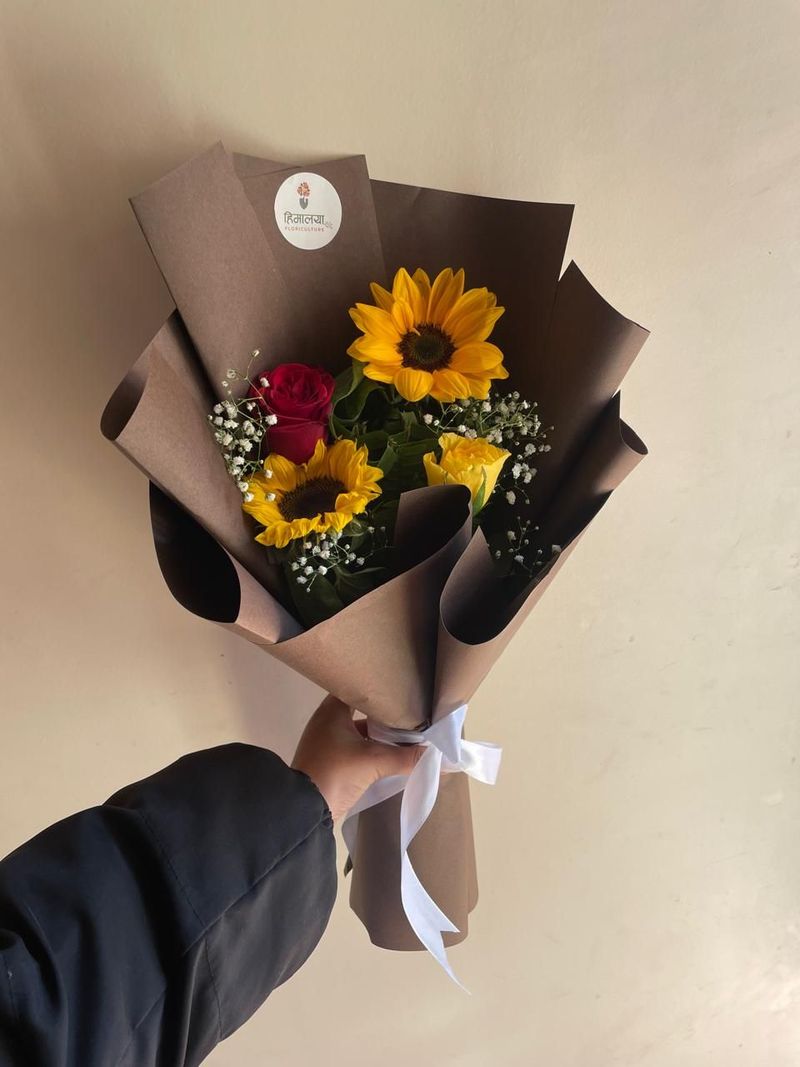 Sunny Hearts Mixed Rose & Sunflower Bouquet