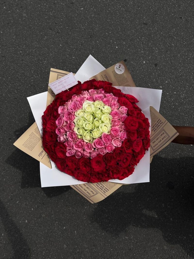 Ultimate Rose Royalty 100-Stem Tri-Color Bouquet