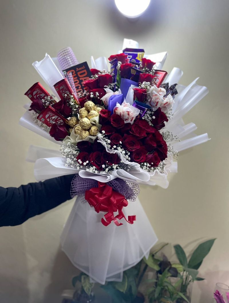The Grand Romance Bouquet – Premium Roses & Chocolate Extravaganza