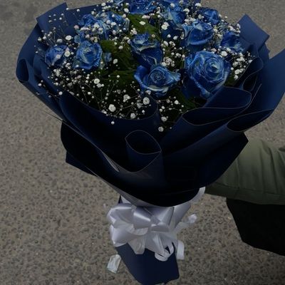 The Sapphire Dream Bouquet – 18 Premium Blue Dyed Roses