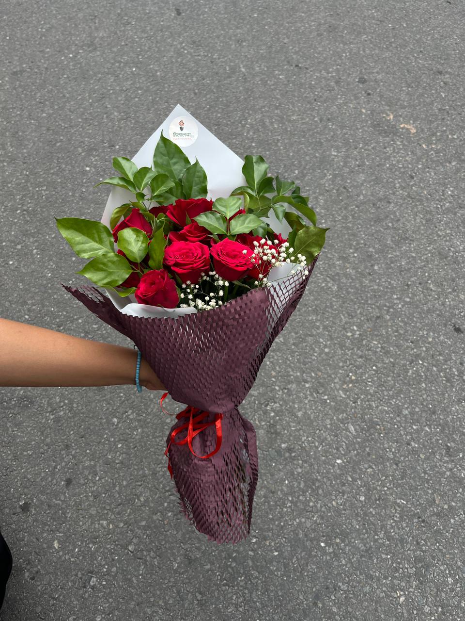 Anniversaries & Valentine's Day: The ultimate expression of enduring love and romance.
