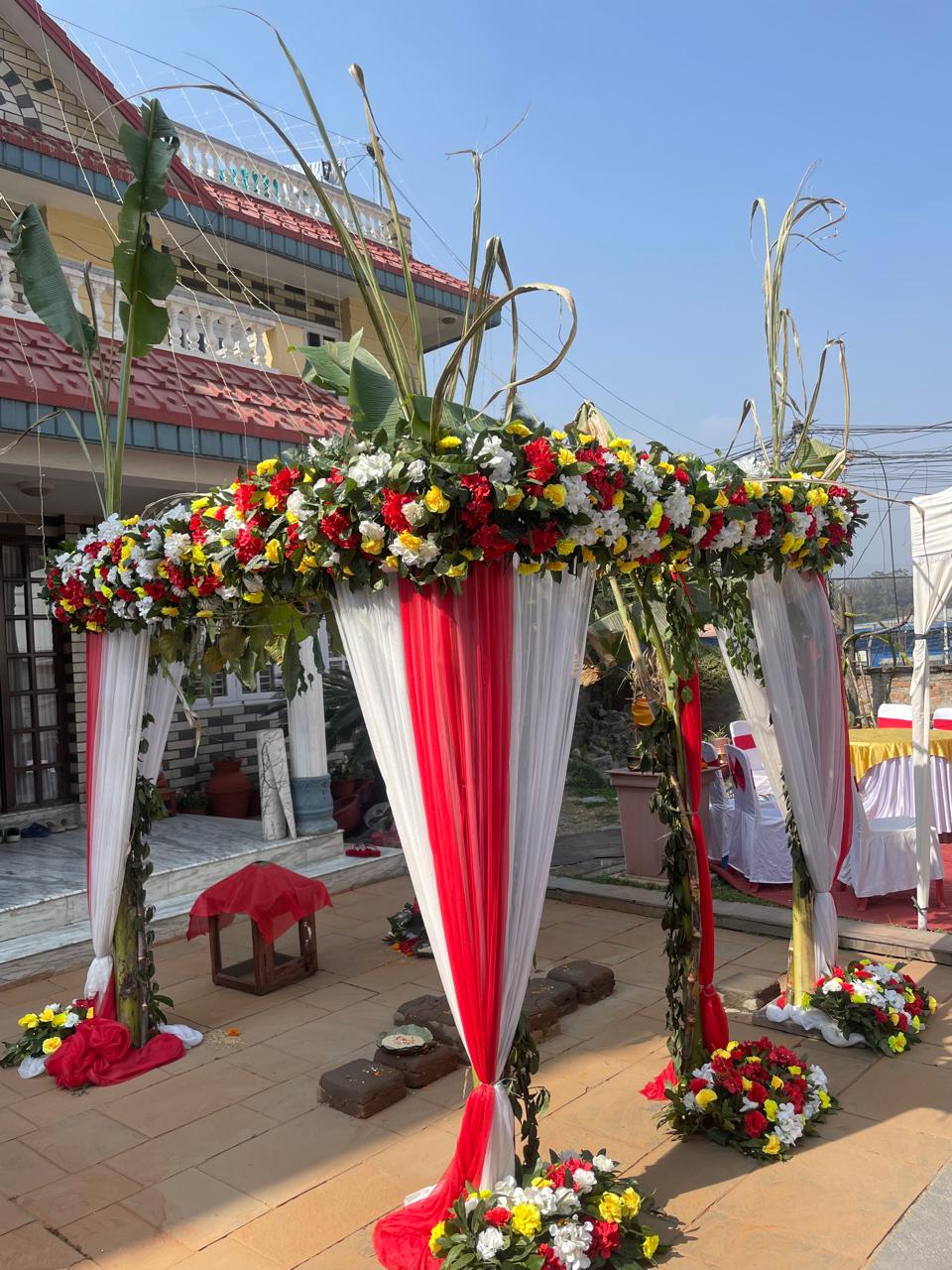 Traditional Weddings (Biwaha) Multi-Day Celebrations: Ideal for venues hosting back-to-back events where the mandap setup must retain its flawless fullness over several days.