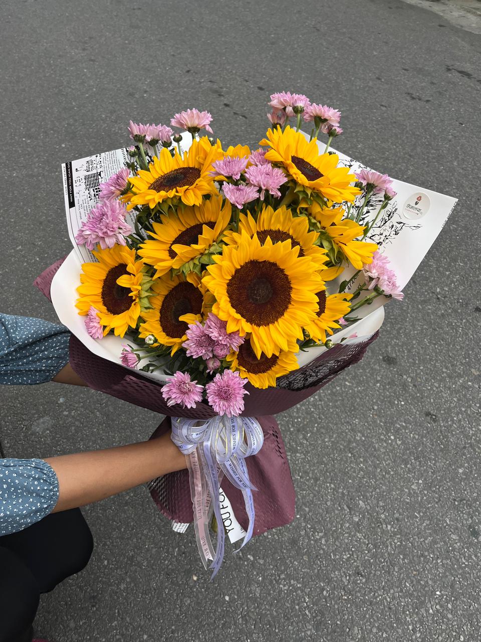 For customized wrapping colors or to add a personalized message card, please provide details in the instruction box at checkout. Get Well Soon & Encouragement: An incredibly uplifting arrangement to send positive energy and cheer up a loved one.