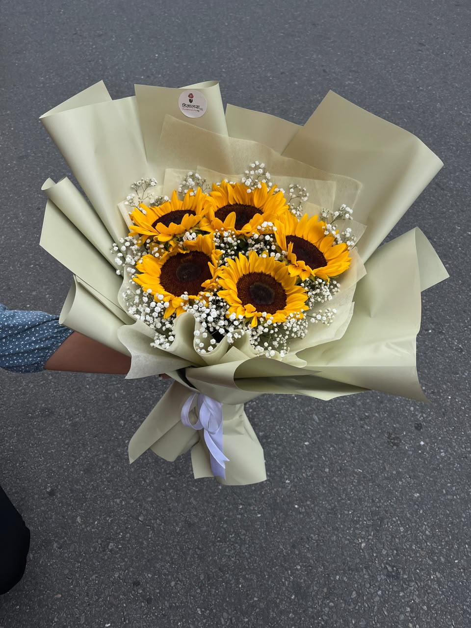 Flowers are natural products, so bloom size, color, and appearance may vary slightly from the images shown. In the event of seasonal unavailability, flowers or wrapping materials may be substituted with similar alternatives of equal or greater value while preserving the bouquet's overall style and quality. For maximum freshness, place the bouquet in clean water and keep it away from direct sunlight and heat.