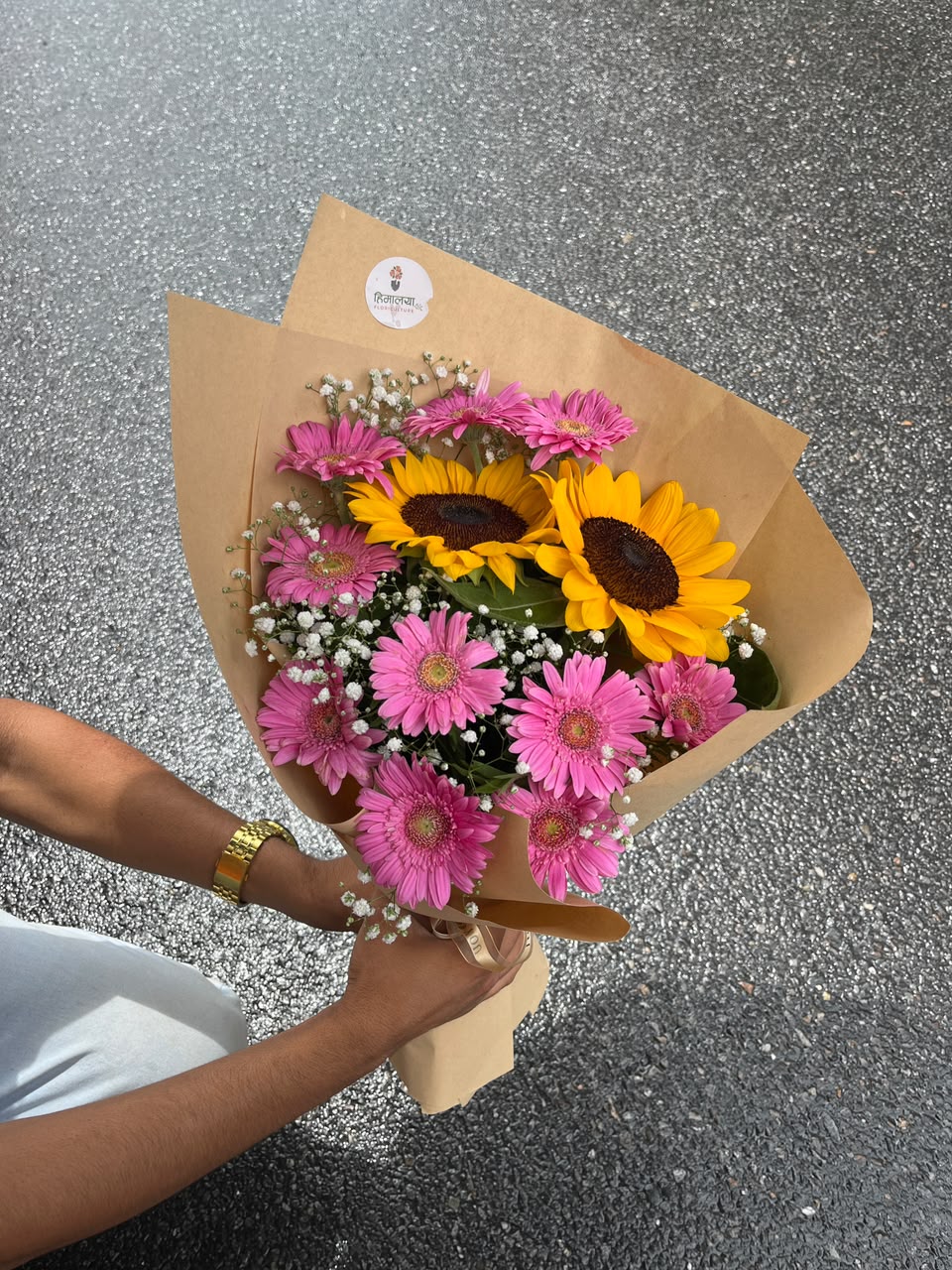 Each bouquet is handcrafted using fresh flowers. As flowers are seasonal, slight variations in flower size, color, and filler flowers may occur while preserving the bouquet's overall style and beauty. For longer-lasting freshness, trim the stems, place them in clean water, and change the water every 2–3 days.