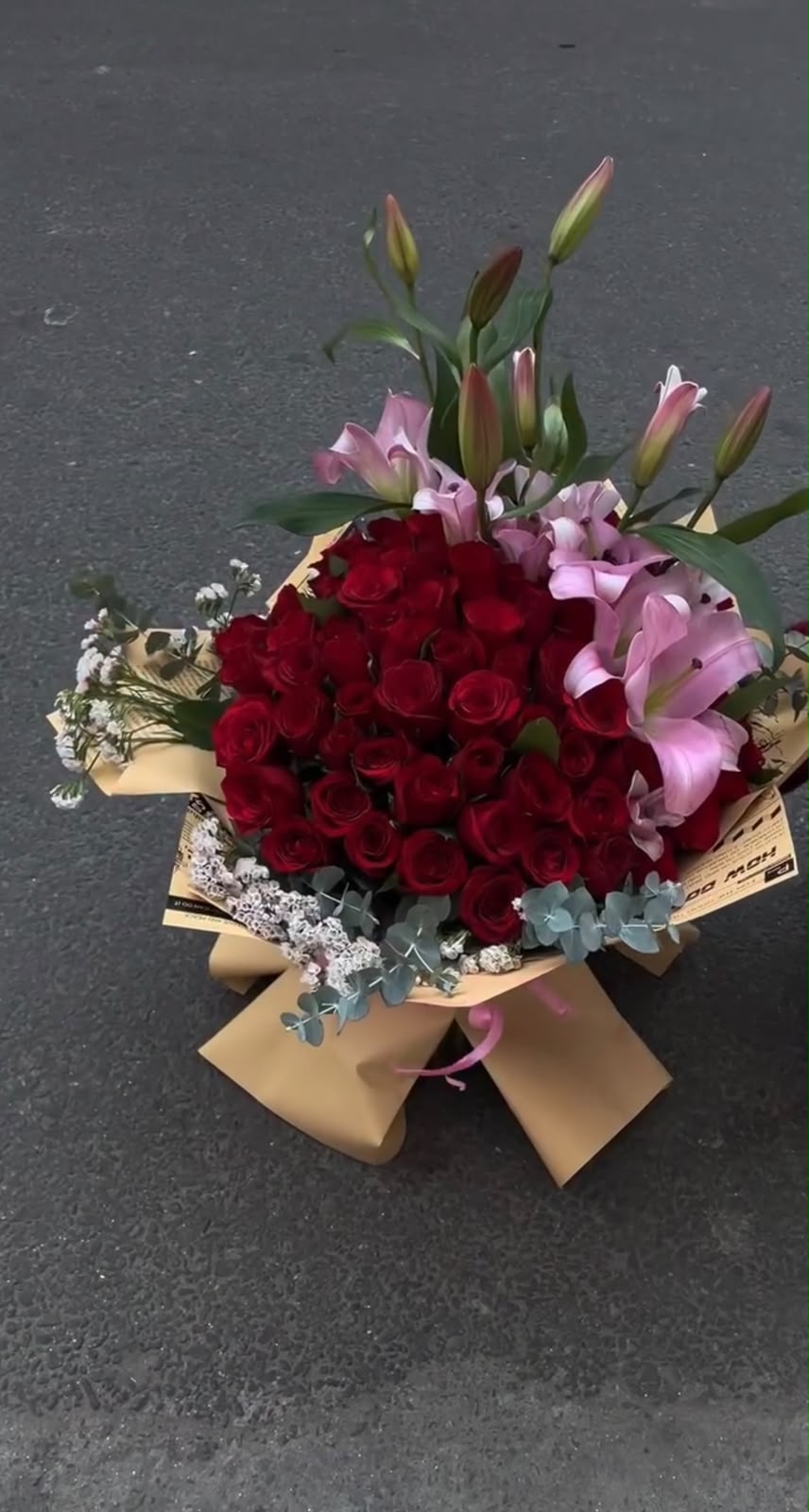 Lily color may vary depending on the availability. Silver dollar and statice may be replaced with suitable premium fillers while maintaining the overall luxury look, freshness, and quality of the arrangement.