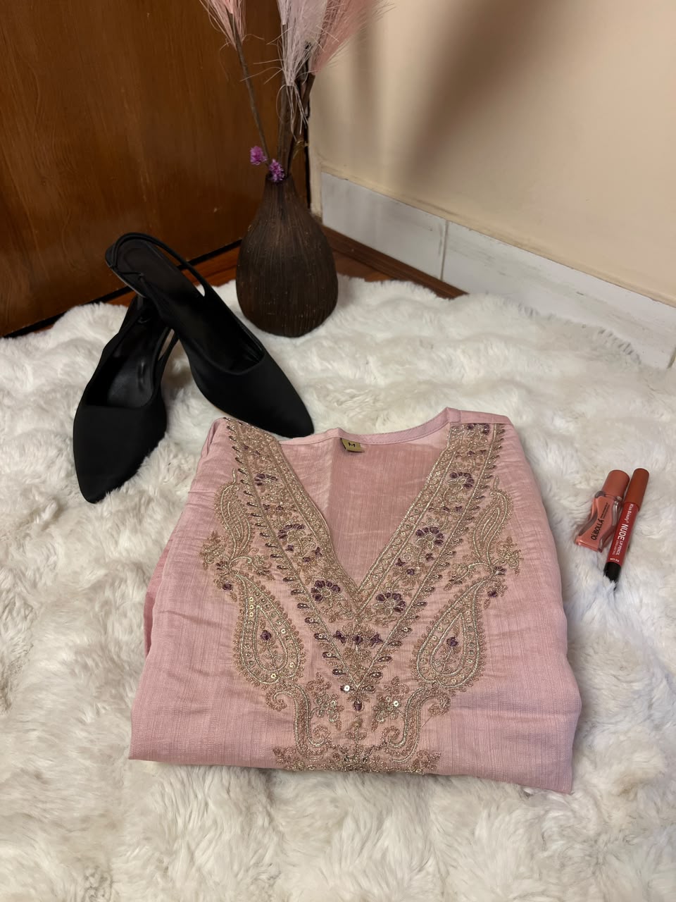 The design, color, size, brand, and style of the kurtha set, sandals, lipstick, and lip gloss may vary depending on stock availability. Suitable replacements of equal or greater value will be provided while maintaining the overall quality, elegance, and presentation of the gift combo.